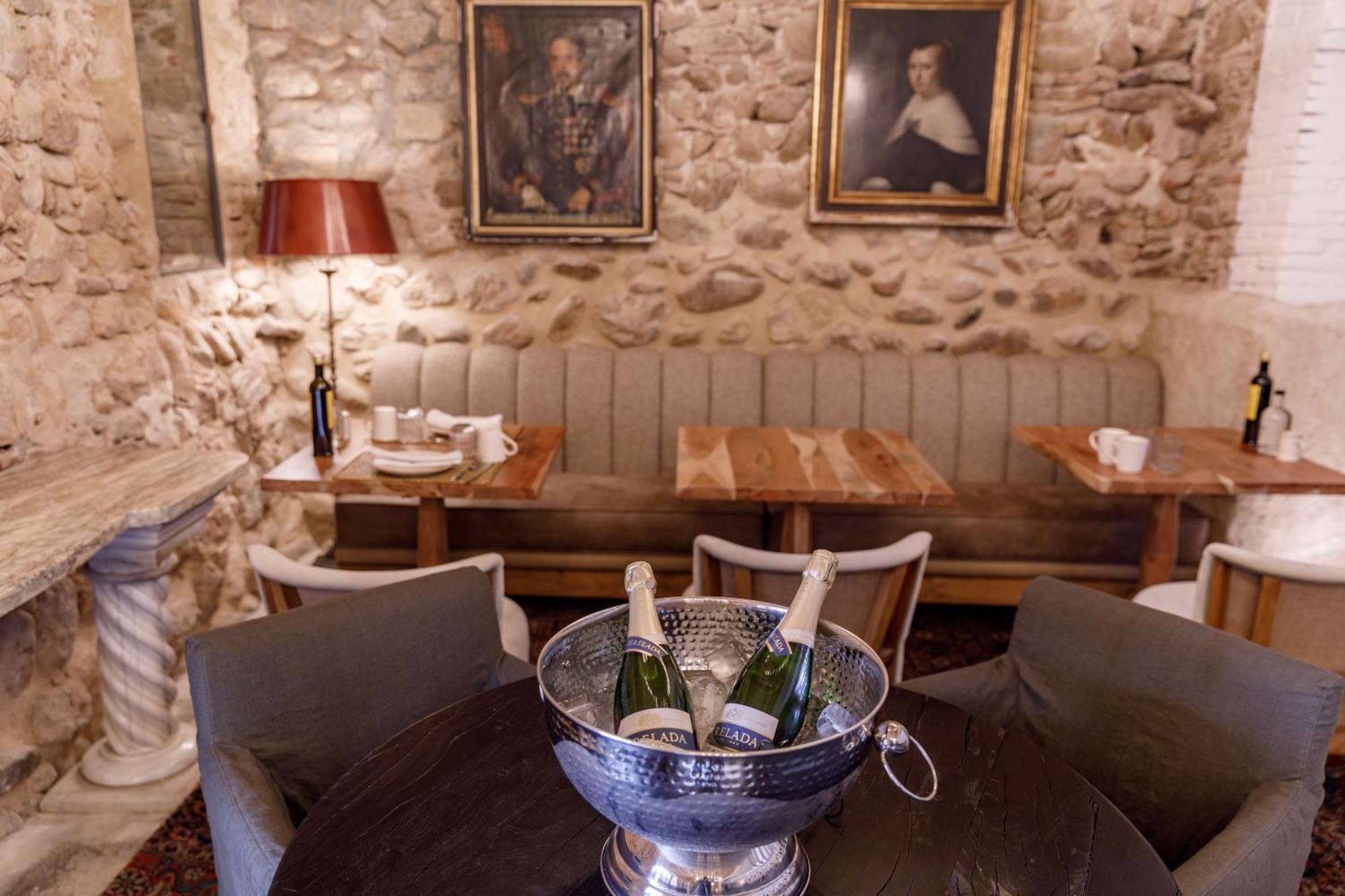 Hotel Castell De Vallgornera 佩拉达 外观 照片